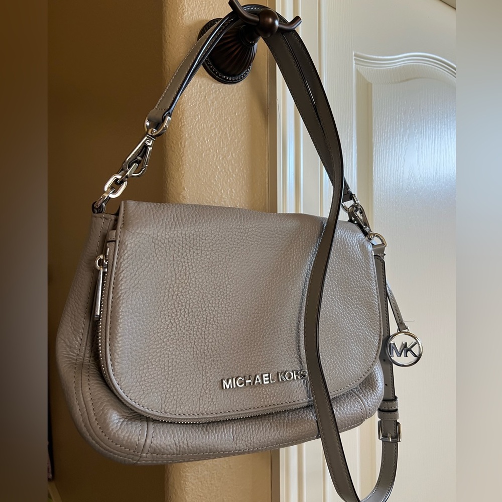 Michael Kors Cross body purse with handle ✨ Mint condition ✨